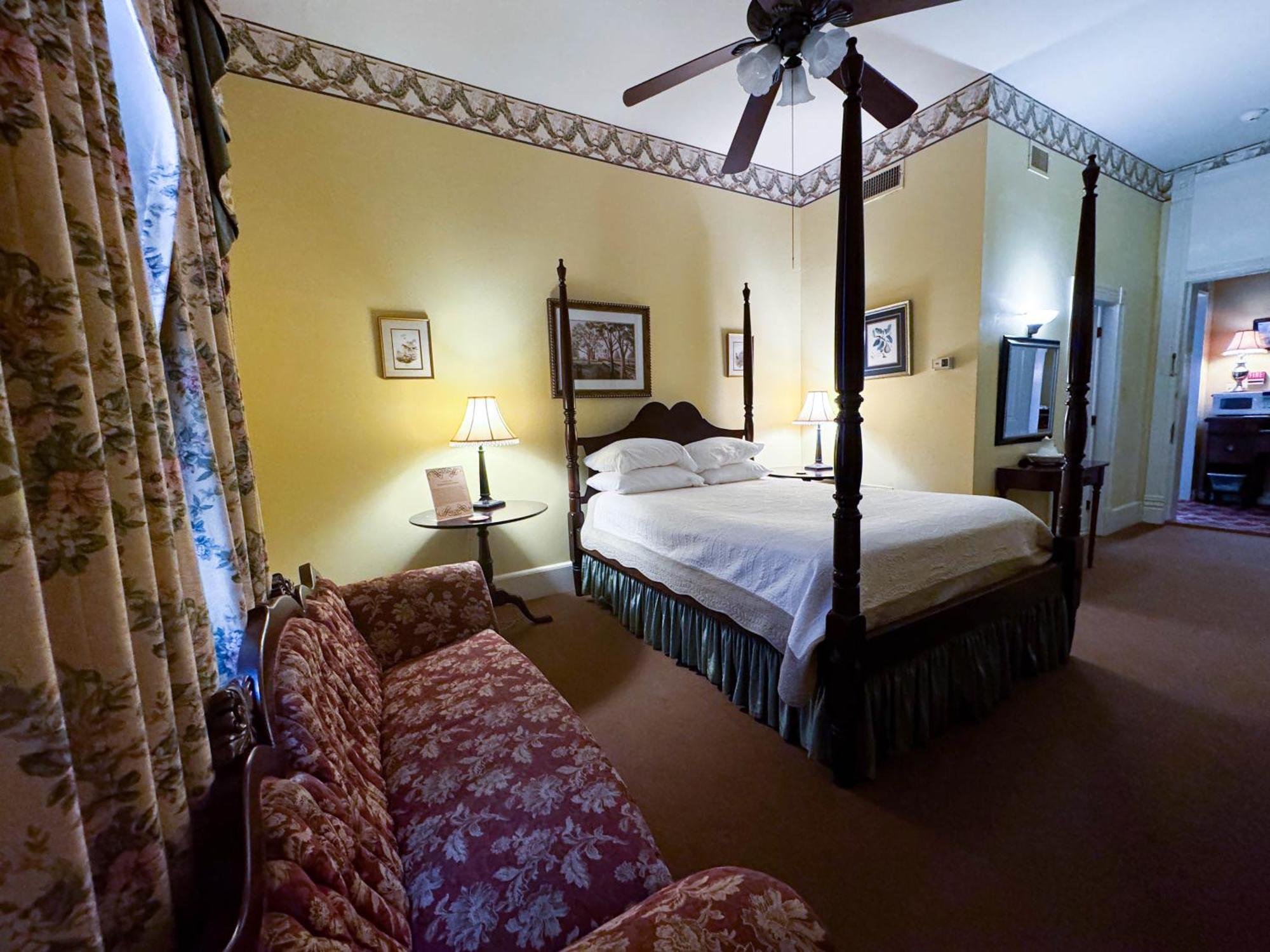 The Historic Mansion Bed & Breakfast Natchez